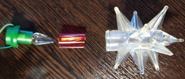 Фото 1.2. Гирлянда «Астероид» (СССР, «Красный Октябрь»). 18 фонариков с лампами Е13.5-0.16-1 — их вариантом с колбой-свечой. Виден внешний светофильтр